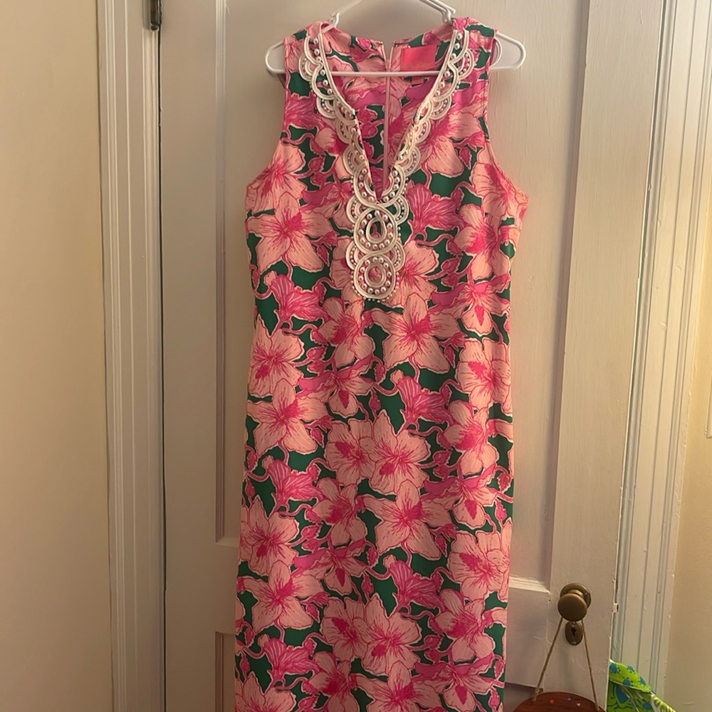 Lilly Pulitzer Elliotta Maxi dress in Hibis-kiss with pearl detailing (EUC)